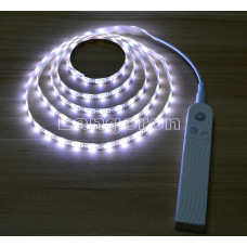 LED лента 1м от батареек с датчиком движения и сенсором освещенности белое холодное свечение для столешницы и